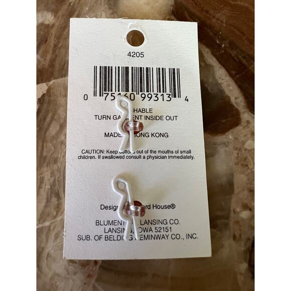 NOS Carrot Buttons - Picture 2 of 3